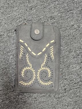Wrangler Black and Brown Zip Around Travel Wallet